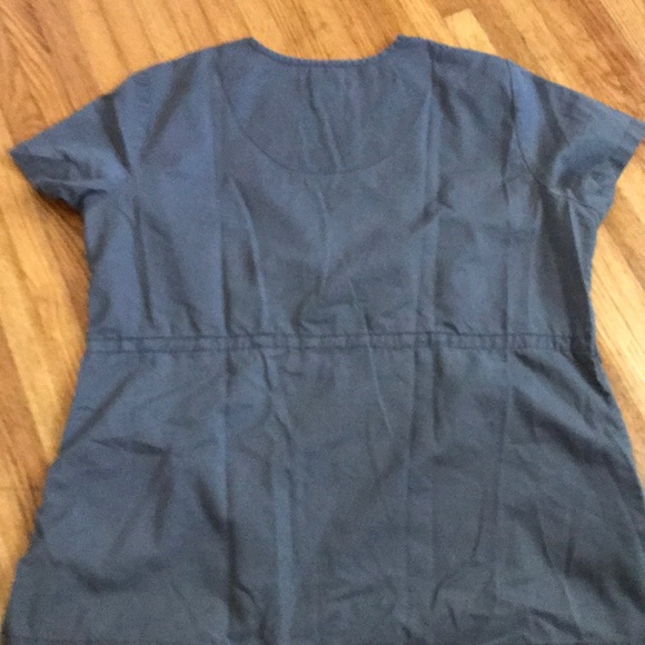 Scrub top - Picture 4 of 5